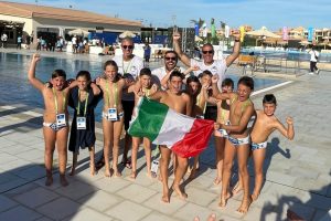 Italian Bogliasco celebrating the U10 gold medal. Above the Sodic, winners of U12 tournament. 