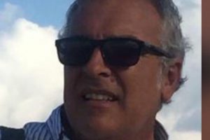 Giovanni Gallo, presidente della Rende Nuoto. In alto coach Bartucci con la squadra U12 del club calabrese. 